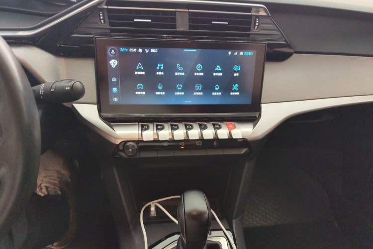 Used Peugeot 408 2022 1.6T Light-Chasing Edition Audio And AC Panel