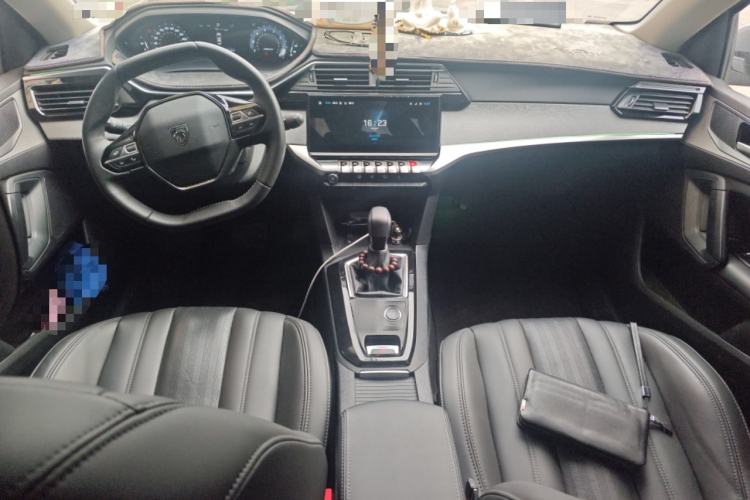 Used Peugeot 408 2022 1.6T Dream Edition Center Console