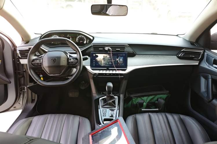 Used Peugeot 408 2022 1.6T Light-Chasing Edition Center Console