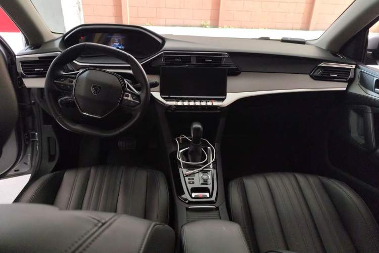 Used Peugeot 408 2022 1.6T Light-Chasing Edition Center Console
