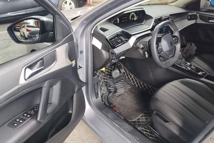 Used Peugeot 408 2022 1.6T Light-Chasing Edition Driver Seat