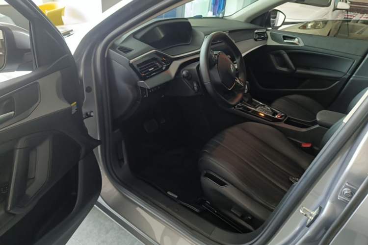 Used Peugeot 408 2022 1.6T Light-Chasing Edition Driver Seat