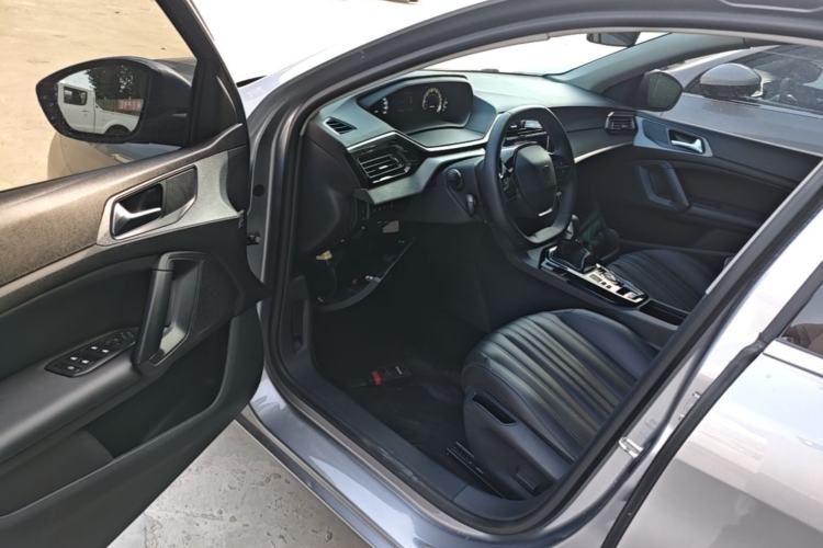 Used Peugeot 408 2022 1.6T Light-Chasing Edition Driver Seat