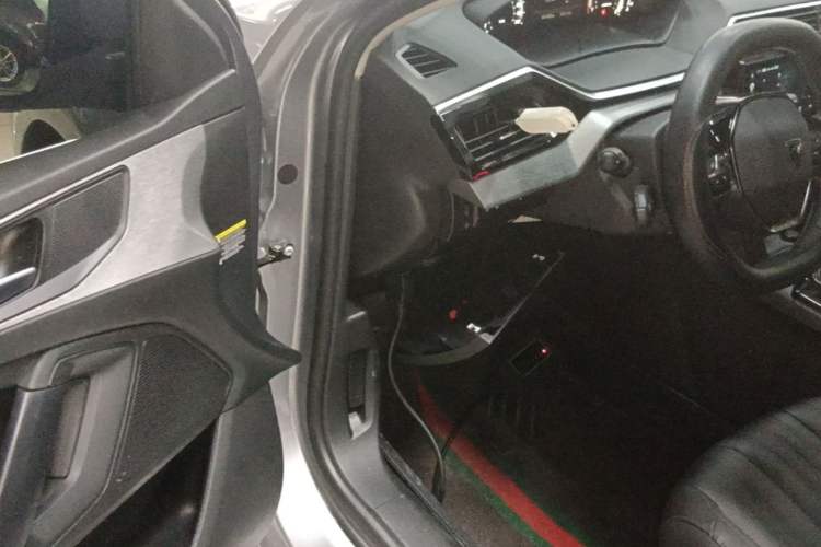 Used Peugeot 408 2022 1.6T Light-Chasing Edition Driver Seat