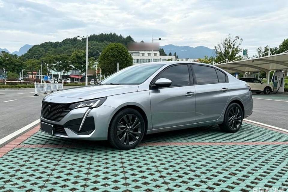 Peugeot 408 2022