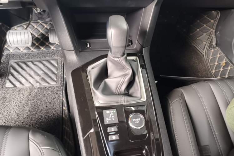 Used Peugeot 408 2022 1.6T Light-Chasing Edition Gear Lever