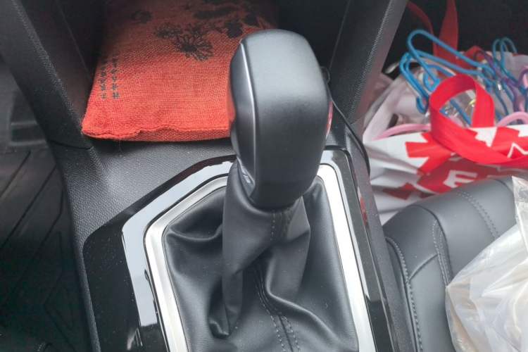 Used Peugeot 408 2022 1.6T Light-Chasing Edition Gear Lever