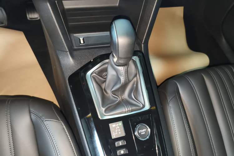 Used Peugeot 408 2022 1.6T Light-Chasing Edition Gear Lever
