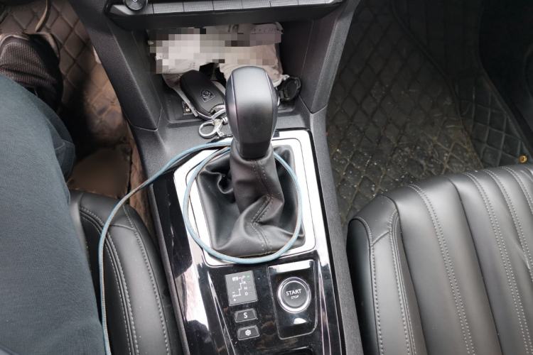 Used Peugeot 408 2022 1.6T Light-Chasing Edition Gear Lever