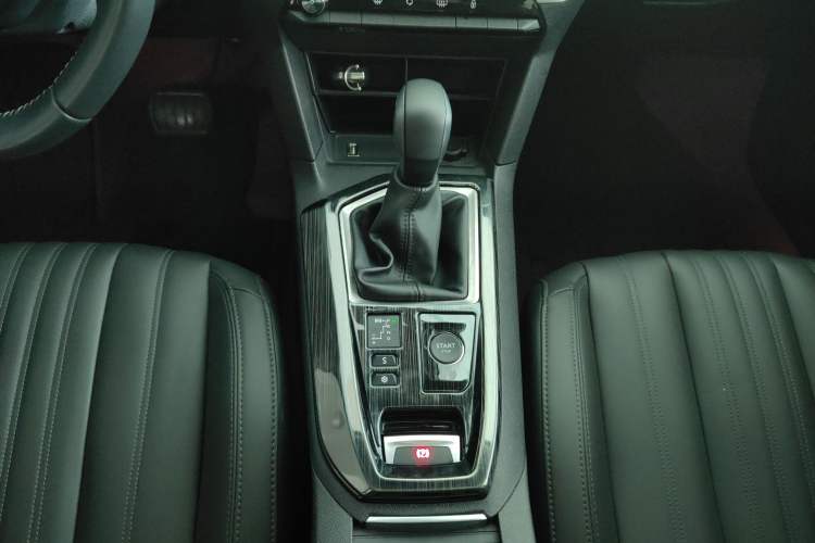 Used Peugeot 408 2022 1.6T Light-Chasing Edition Gear Lever