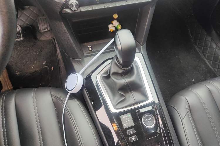 Used Peugeot 408 2022 1.6T Light-Chasing Edition Gear Lever