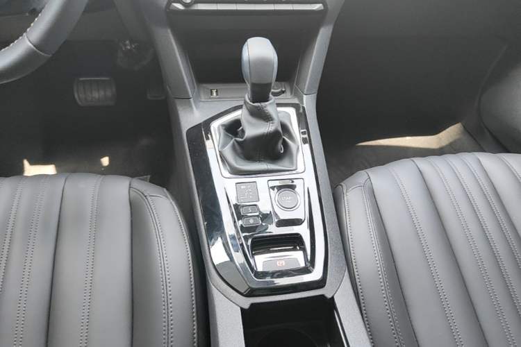 Used Peugeot 408 2022 1.6T Light-Chasing Edition Gear Lever