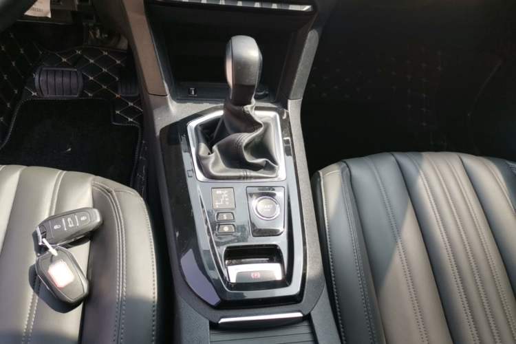 Used Peugeot 408 2022 1.6T Light-Chasing Edition Gear Lever