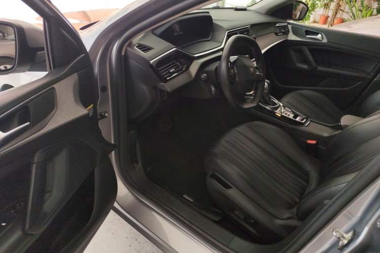 Used Peugeot 408 2022 1.6T Light-Chasing Edition Interior 3