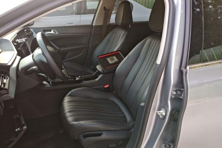 Used Peugeot 408 2022 1.6T Light-Chasing Edition Left Front Seat