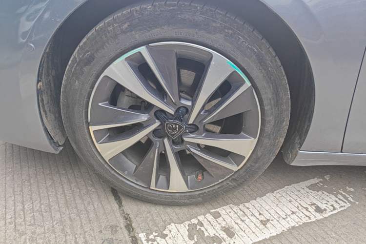 Used Peugeot 408 2022 1.6T Dream Edition Left Front Wheel Hub