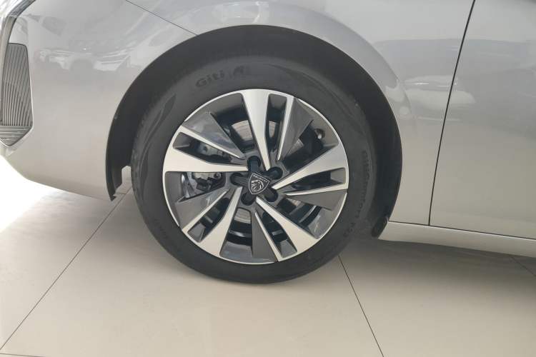 Used Peugeot 408 2022 1.6T Light-Chasing Edition Left Front Wheel Hub
