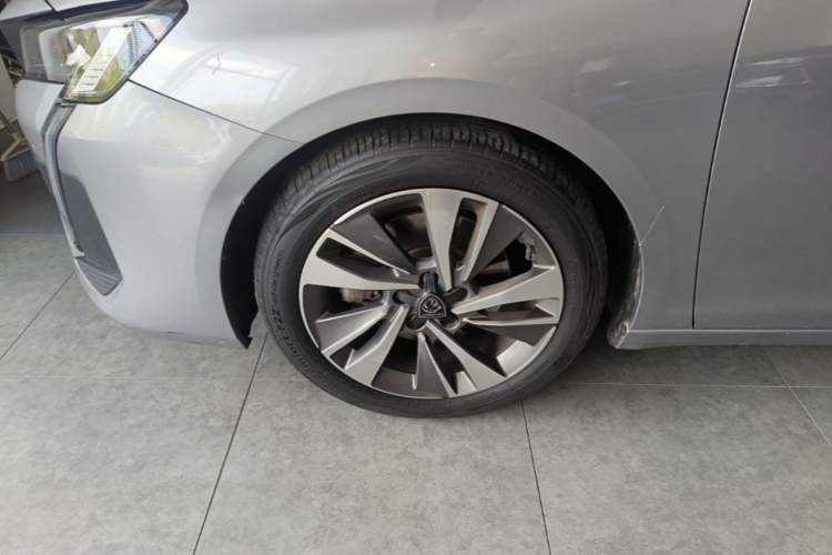 Used Peugeot 408 2022 1.6T Light-Chasing Edition Left Front Wheel Hub