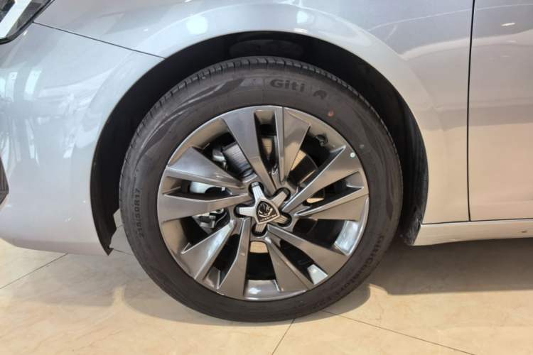 Used Peugeot 408 2022 1.6T Ambition Edition Left Front Wheel Hub