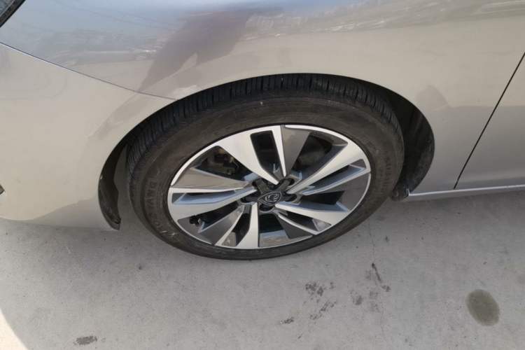 Used Peugeot 408 2022 1.6T Light-Chasing Edition Left Front Wheel Hub