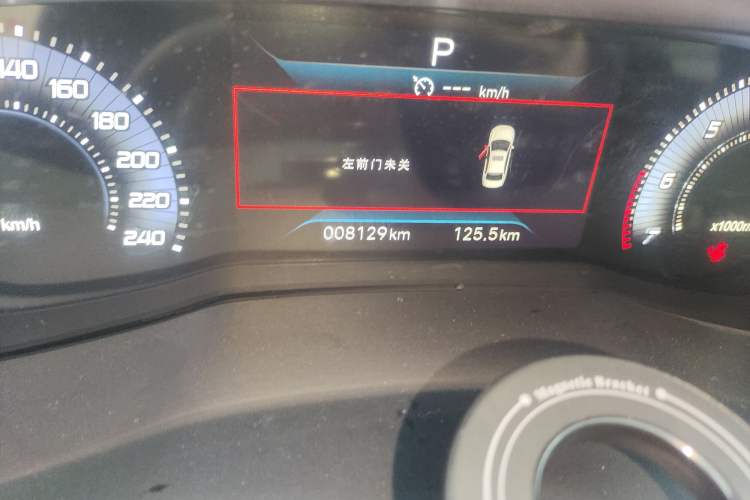 Used Peugeot 408 2022 1.6T Light-Chasing Edition Odometer Close Up