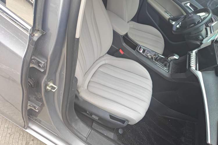 Used Peugeot 408 2022 1.6T Dream Edition Right Front Seat