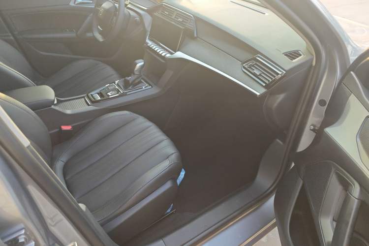 Used Peugeot 408 2022 1.6T Light-Chasing Edition Right Front Seat