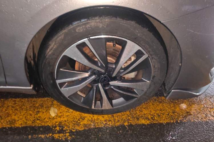 Used Peugeot 408 2022 1.6T Light-Chasing Edition Right Front Wheel Hub