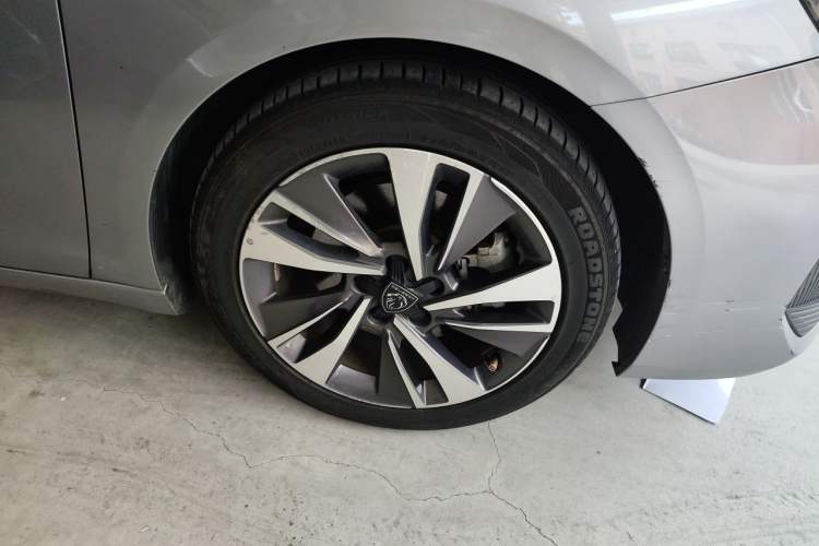 Used Peugeot 408 2022 1.6T Light-Chasing Edition Right Front Wheel Hub