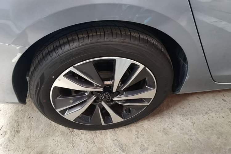 Used Peugeot 408 2022 1.6T Light-Chasing Edition Right Rear Wheel Hub
