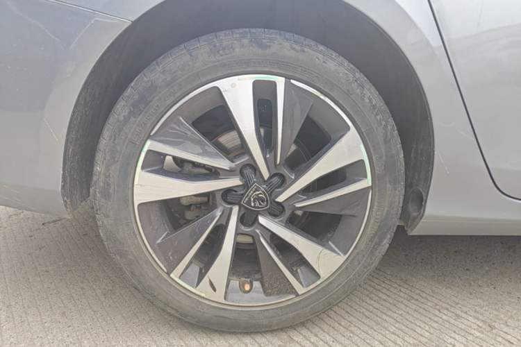 Used Peugeot 408 2022 1.6T Dream Edition Right Rear Wheel Hub