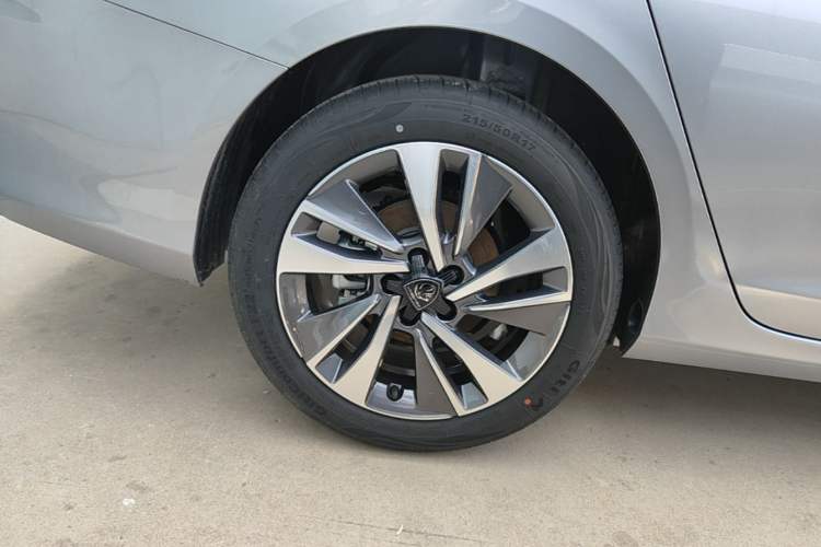 Used Peugeot 408 2022 1.6T Light-Chasing Edition Right Rear Wheel Hub