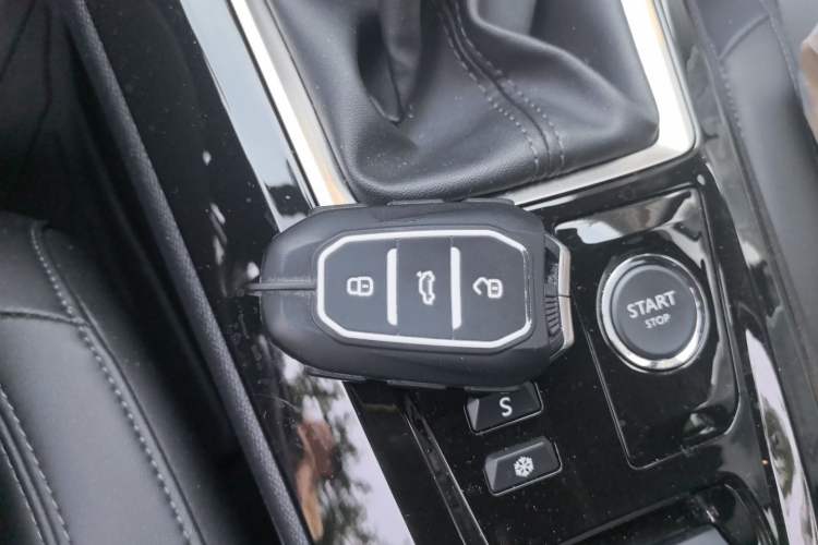 Used Peugeot 408 2022 1.6T Light-Chasing Edition Vehicle Key