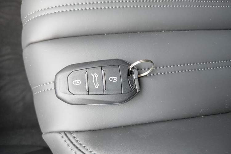 Used Peugeot 408 2022 1.6T Light-Chasing Edition Vehicle Key