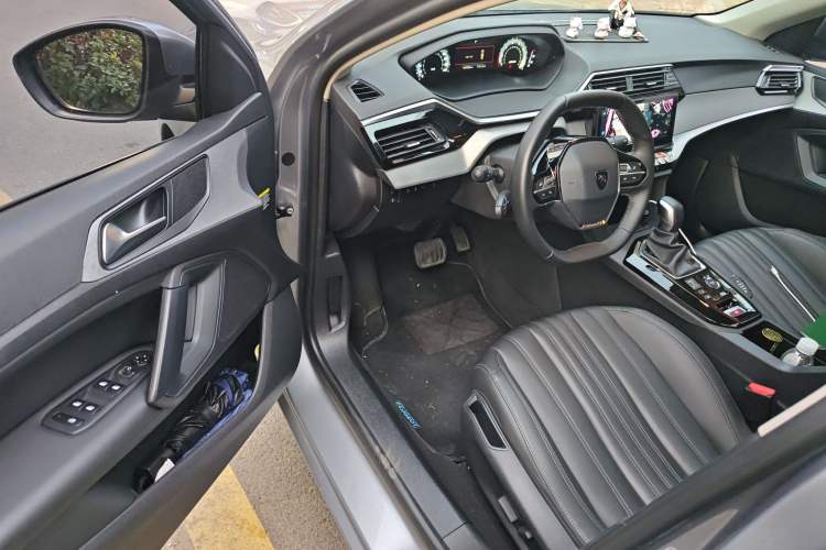 Used Peugeot 408 2022 1.6T Light-Chasing Edition Driver Seat