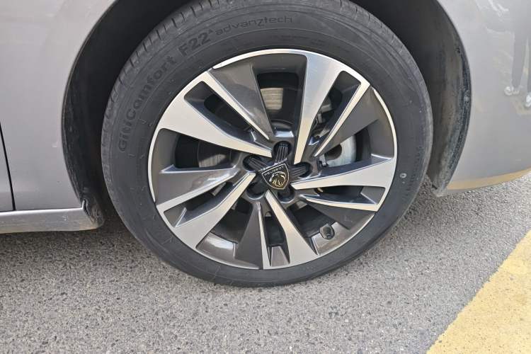Used Peugeot 408 2022 1.6T Light-Chasing Edition Right Front Wheel Hub