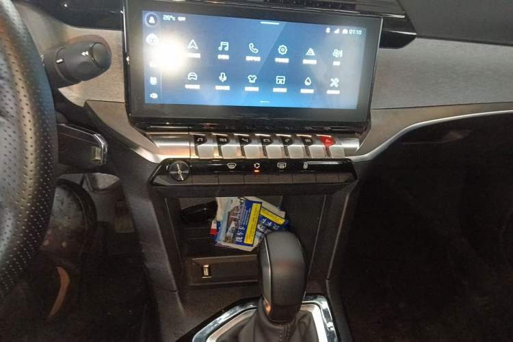 Used Peugeot 408 2022 1.6T Light-Chasing Edition Audio And AC Panel