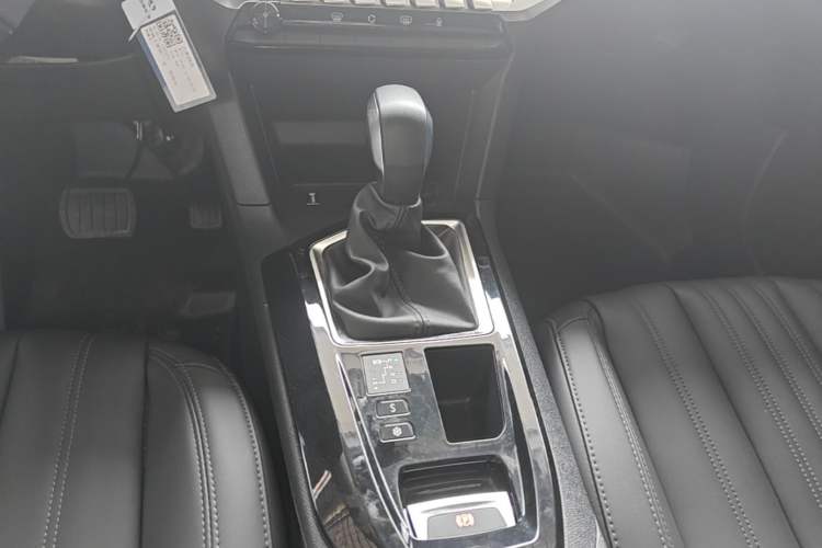 Used Peugeot 408 2022 1.6T Light-Chasing Edition Gear Lever