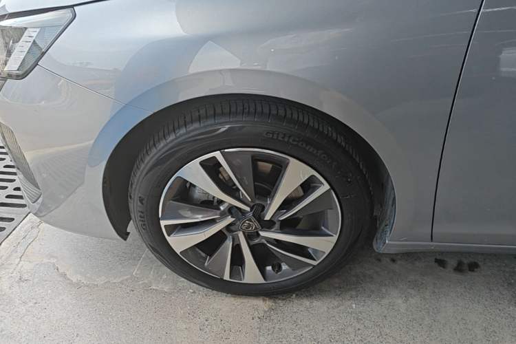 Used Peugeot 408 2022 1.6T Light-Chasing Edition Left Front Wheel Hub