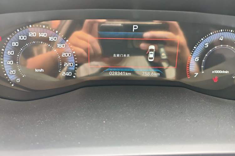 Used Peugeot 408 2022 1.6T Light-Chasing Edition Odometer Close Up