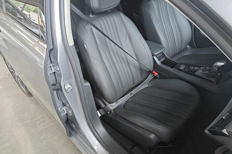 Used Peugeot 408 2022 1.6T Light-Chasing Edition Right Front Seat