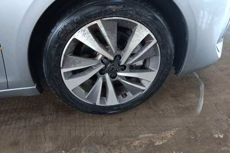 Used Peugeot 408 2022 1.6T Light-Chasing Edition Right Front Wheel Hub
