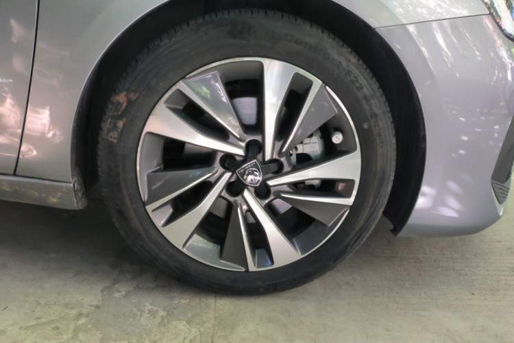 Used Peugeot 408 2022 1.6T Light-Chasing Edition Right Front Wheel Hub