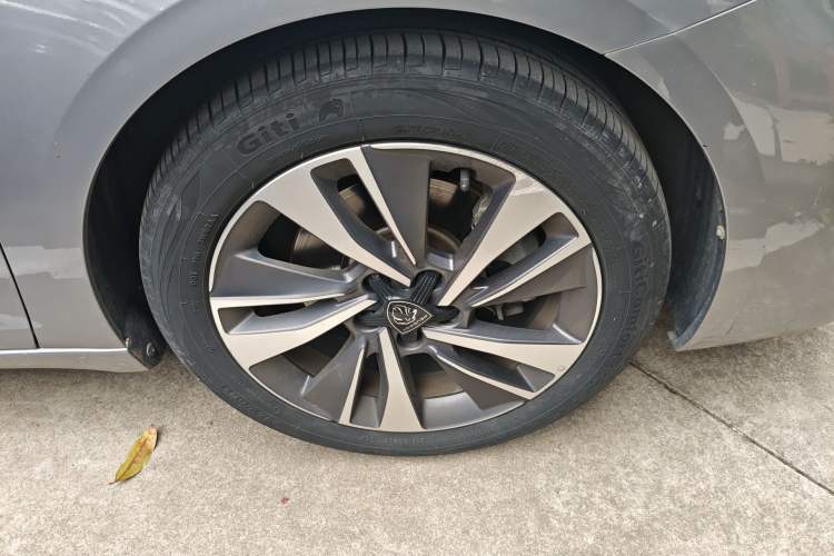 Used Peugeot 408 2022 1.6T Light-Chasing Edition Right Front Wheel Hub