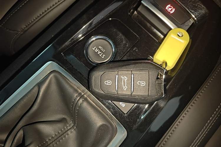 Used Peugeot 408 2022 1.6T Light-Chasing Edition Vehicle Key
