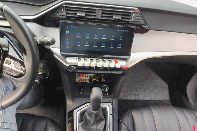 Used Peugeot 408 2022 1.6T Dream Edition Audio And AC Panel