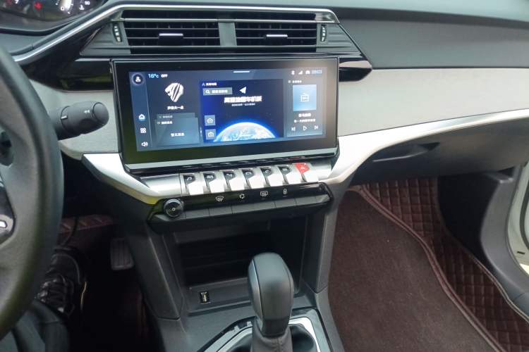 Used Peugeot 408 2022 1.6T Light-Chasing Edition Audio And AC Panel