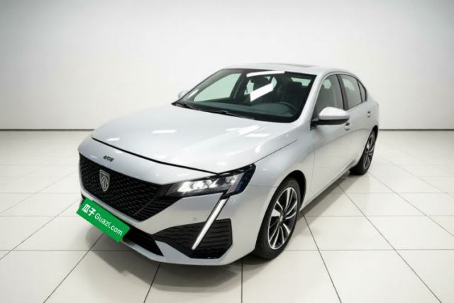 Ojetý Peugeot 408 2022 1.6T Dream Edition