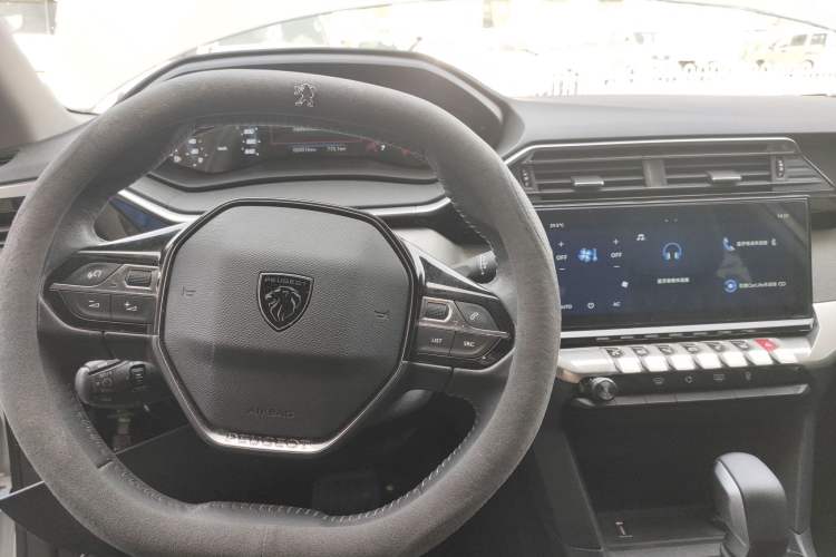 Used Peugeot 408 2022 1.6T Ambition Edition Center Console