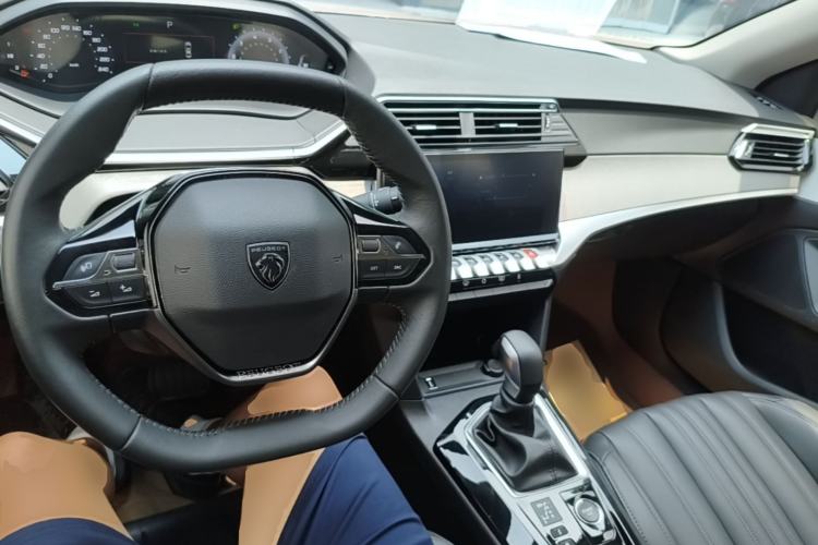 Used Peugeot 408 2022 1.6T Ambition Edition Center Console